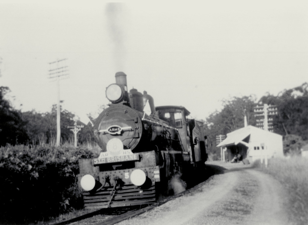 The last train to leave Ernest Junction Railway Station and approach the Ernest Junction Railway Tunnel, before the line’s closure in 1964 (Image courtesy Gold Coast Libraries Local Studies Collection.)